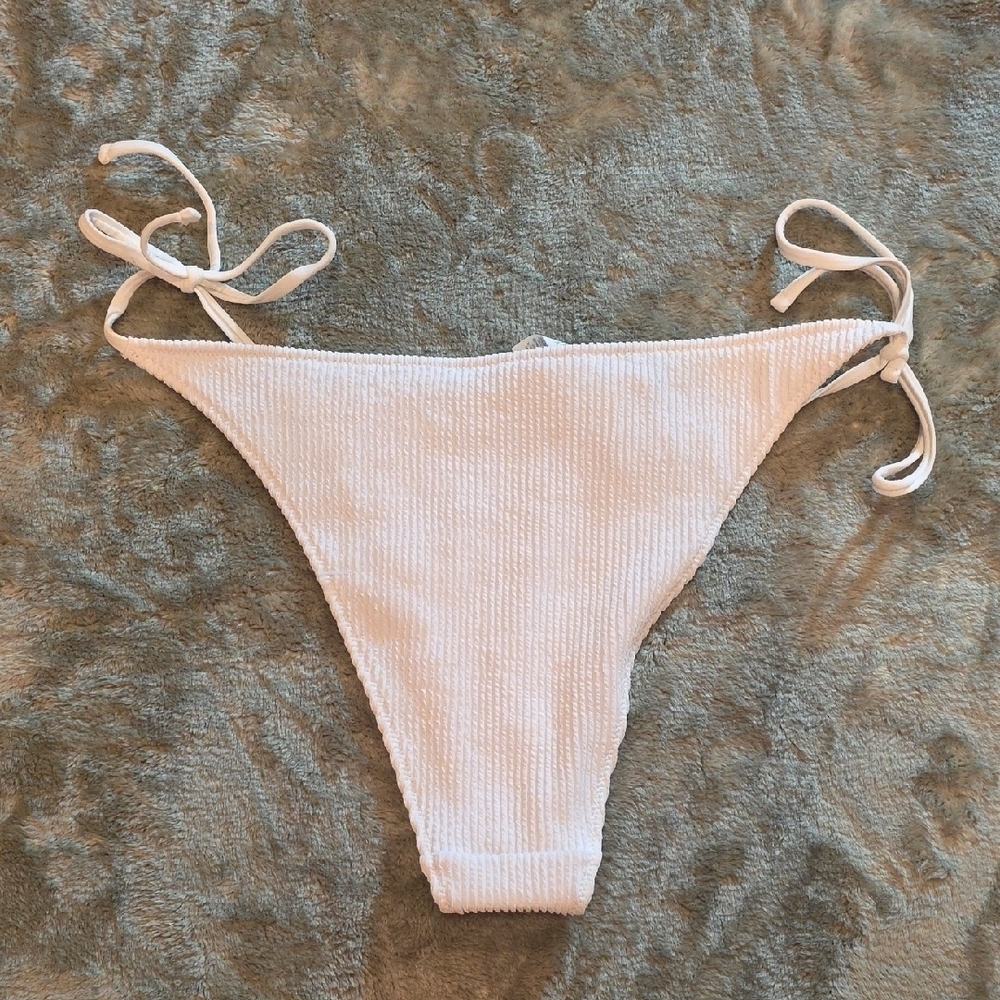 2/$25 Aerie White Textured Cheeky Swim Bottom. Size Extra Large - Picture 3 of 3